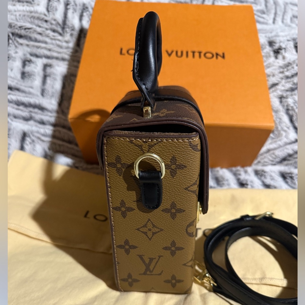 Camera Box Crossbody/Hand Bag - Picture 3 of 9